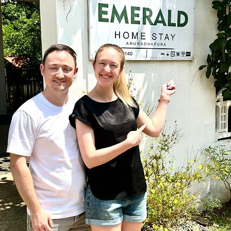 Emerald Home Stay Anuradhapura Bagian luar foto