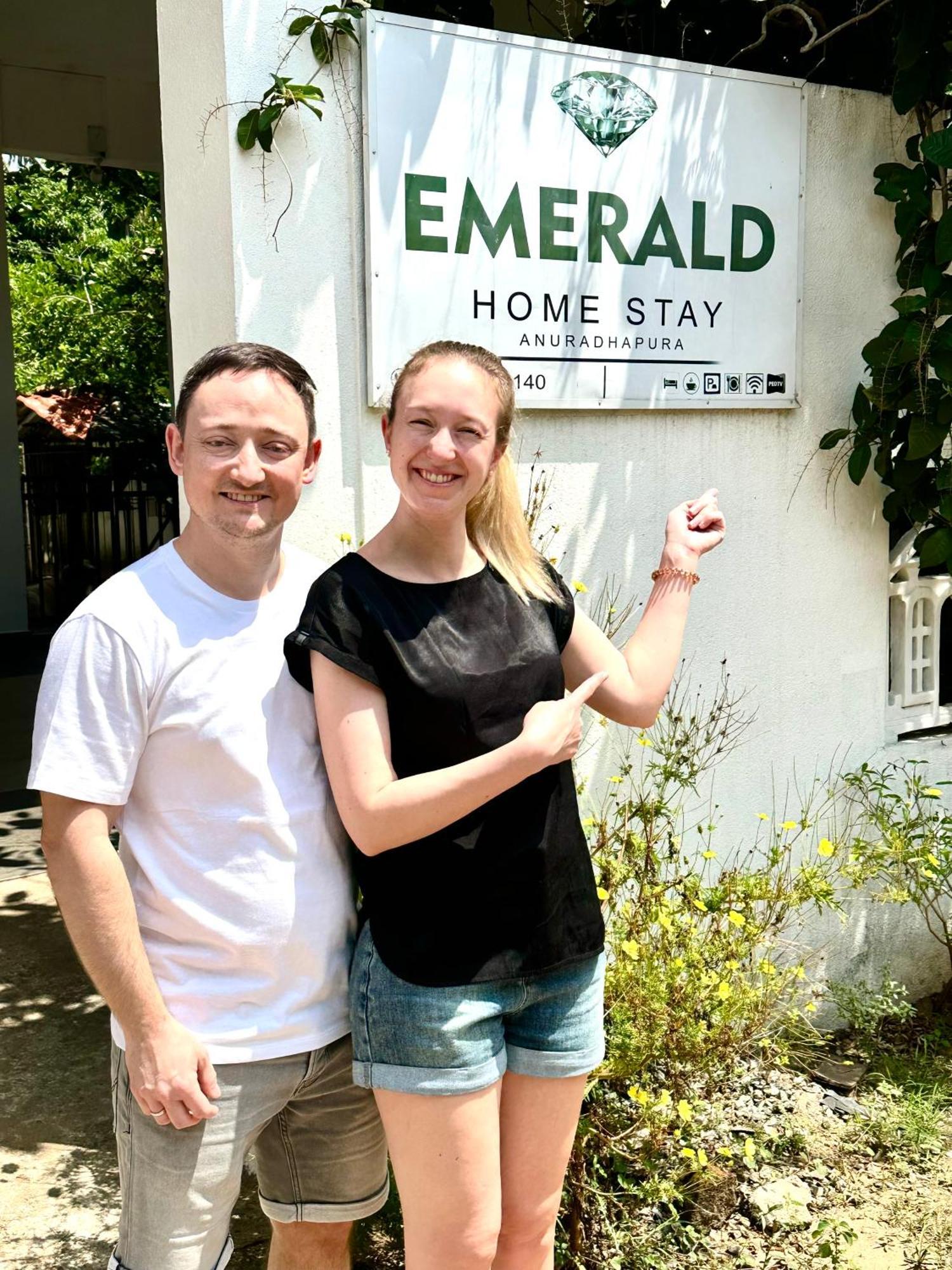 Emerald Home Stay Anuradhapura Bagian luar foto